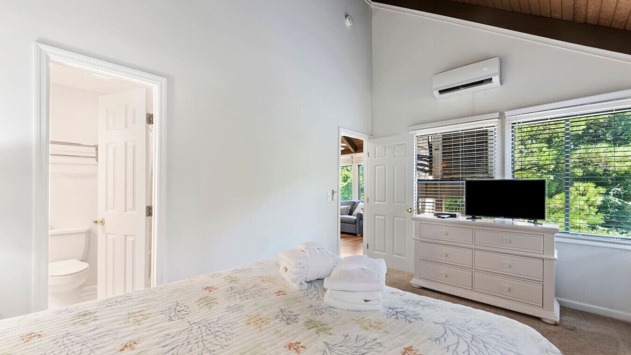 Photo of Bedroom in Night Heron