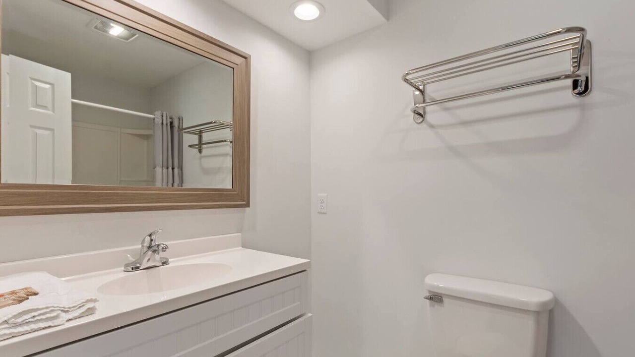 Photo of Bathroom in Night Heron