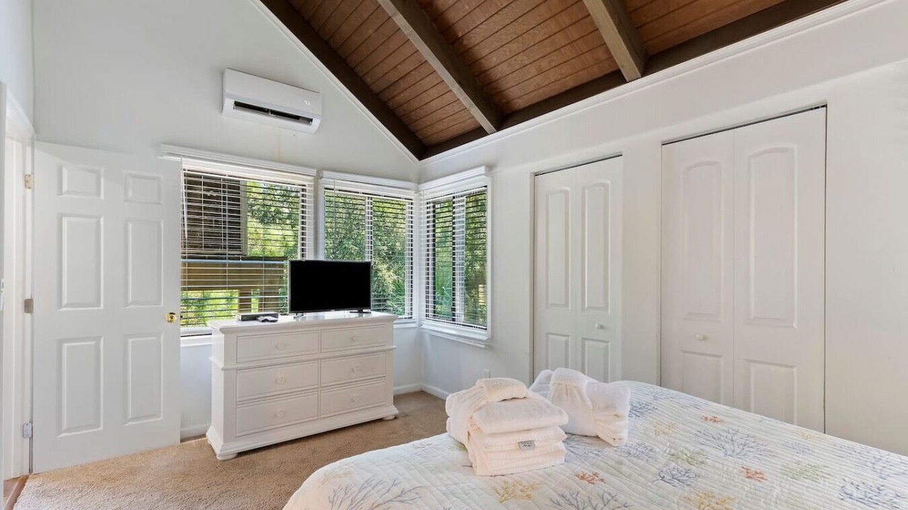 Photo of Bedroom in Night Heron
