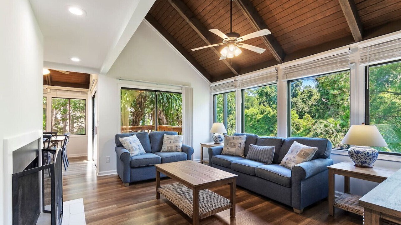 Photo of Livingroom in Night Heron