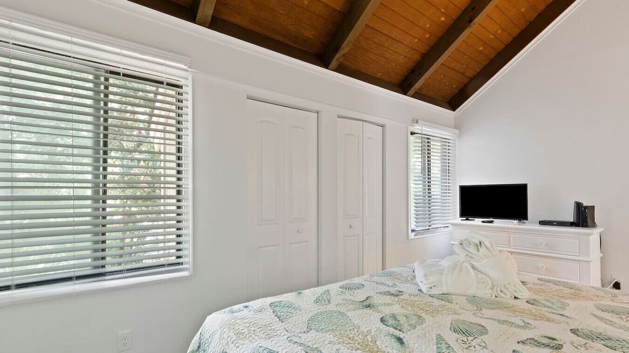 Photo of Bedroom in Night Heron