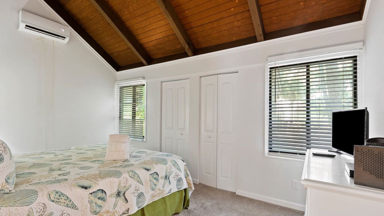 Photo of Bedroom in Night Heron