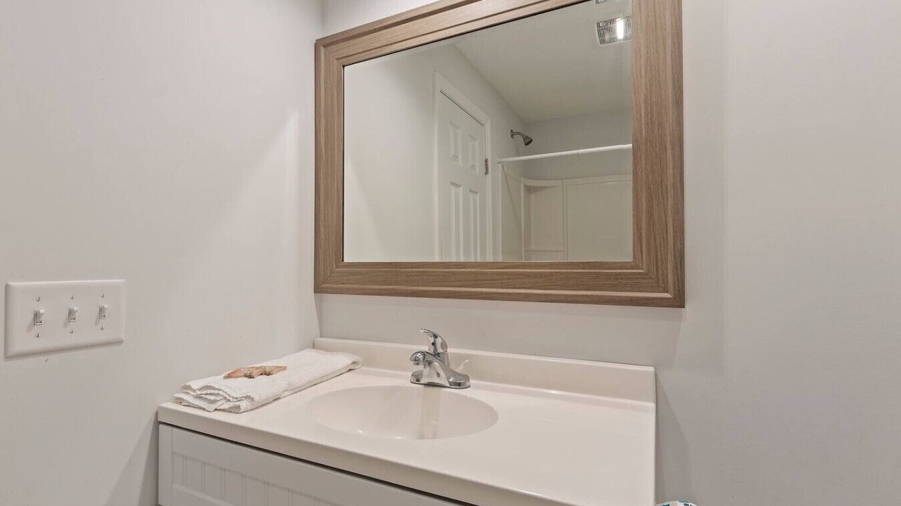 Photo of Bathroom in Night Heron