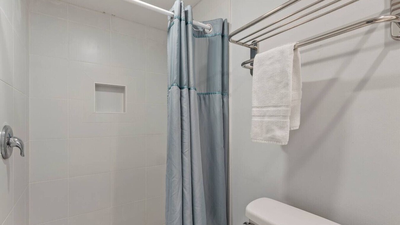 Photo of Bathroom in Night Heron