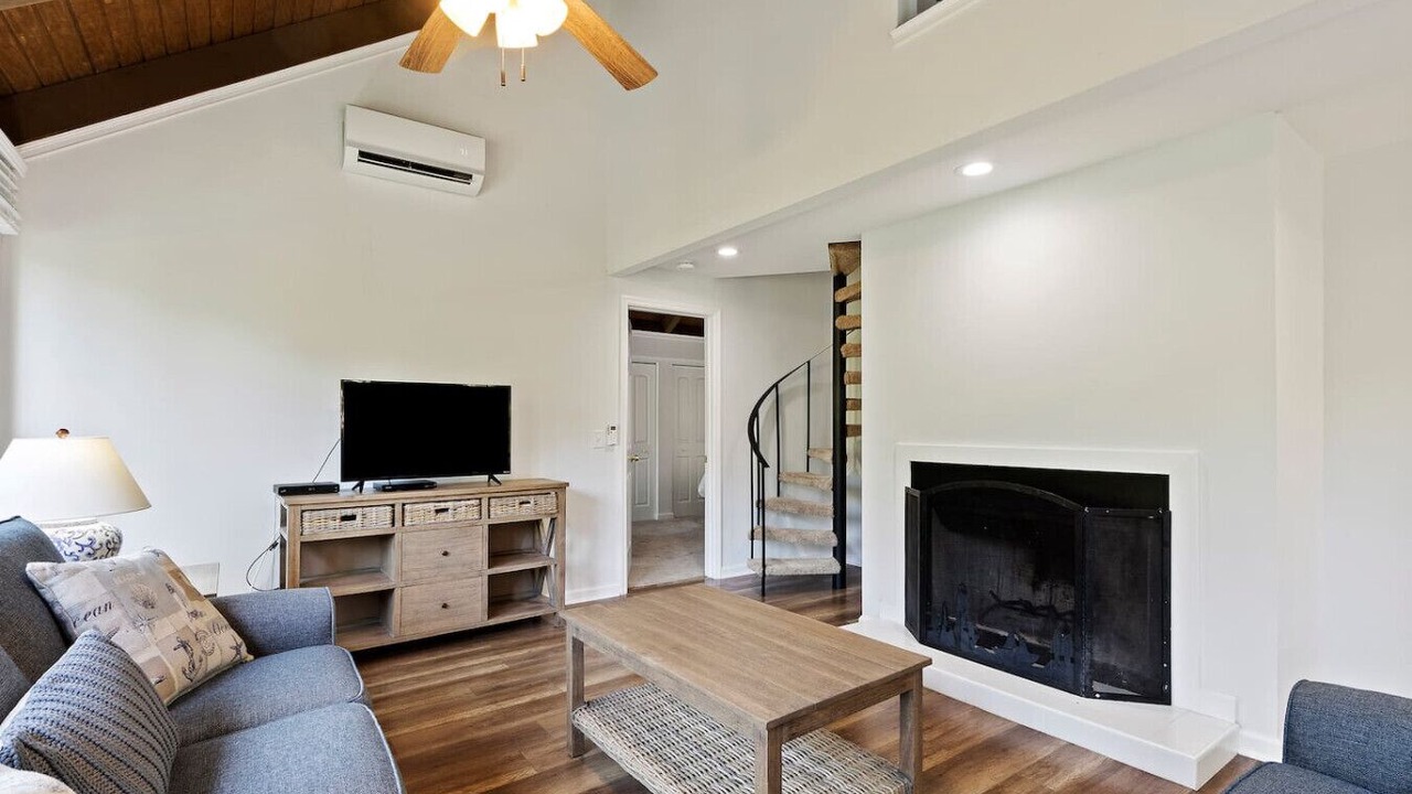 Photo of Livingroom in Night Heron