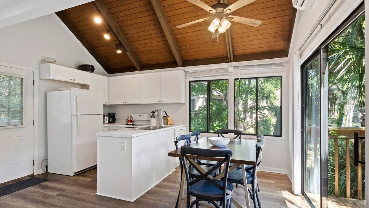 Photo of Kitchen in Night Heron