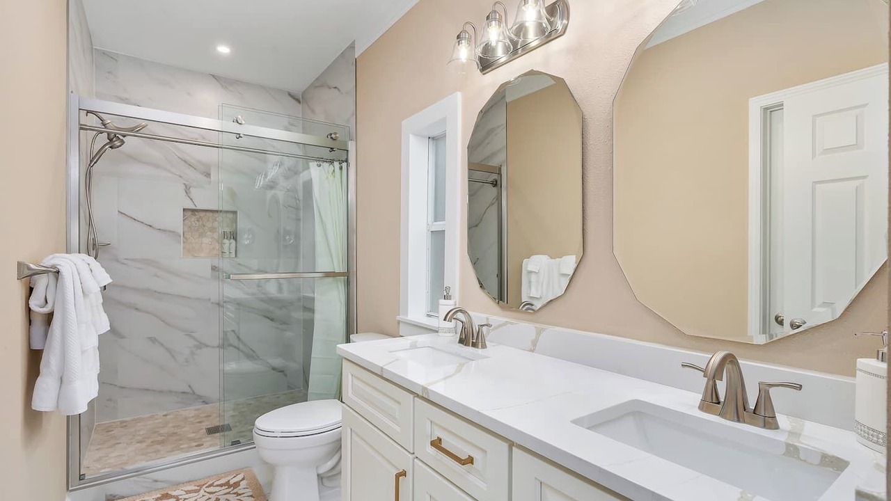 Photo of Bathroom in Six Mile