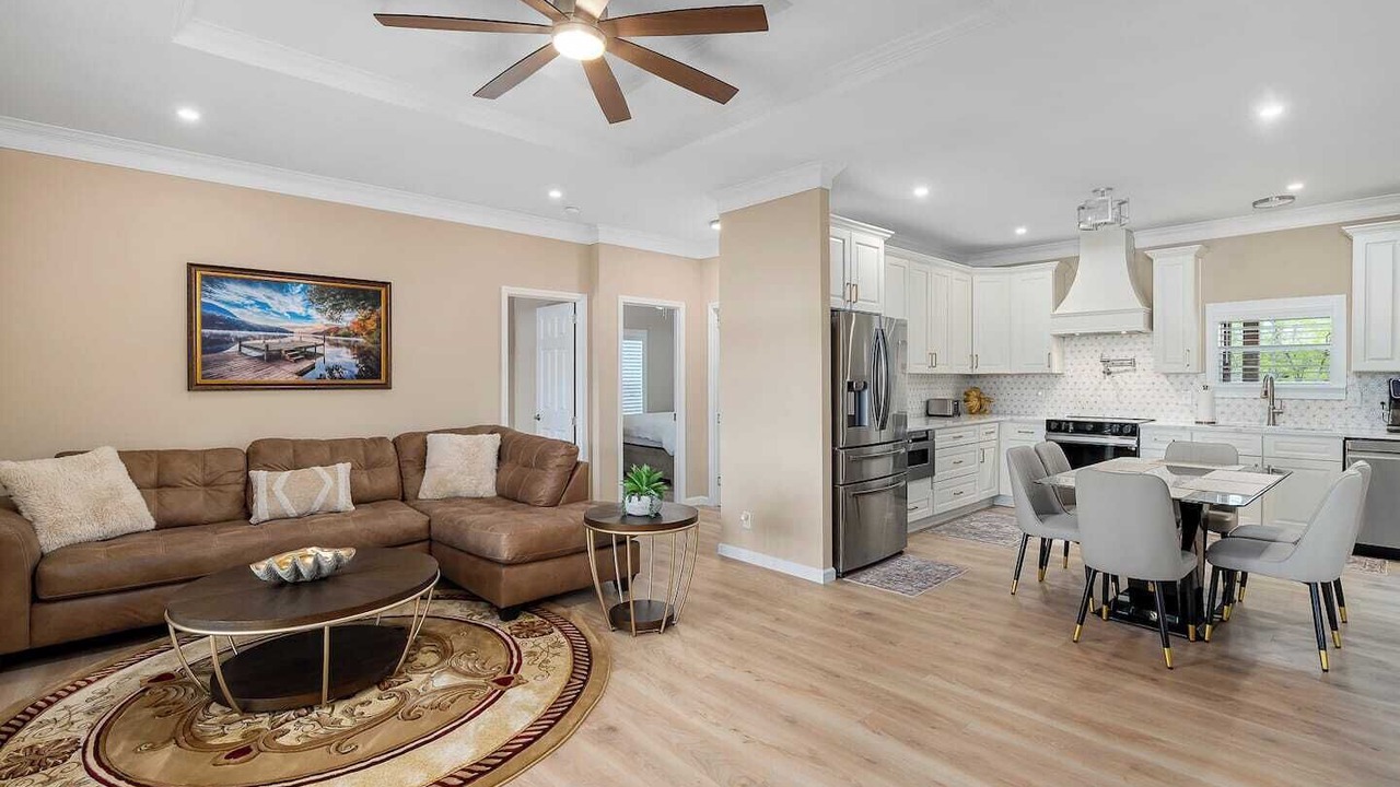 Photo of Livingroom in Six Mile