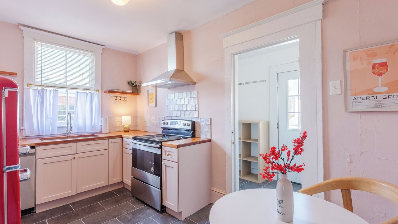 Photo of Kitchen in Thomas Square