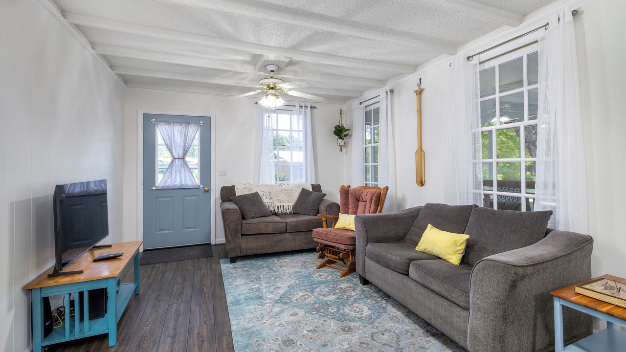 Photo of Livingroom in Manning