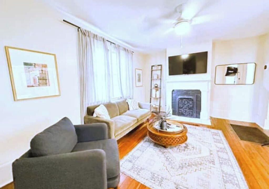 Photo of Livingroom in Thomas Square