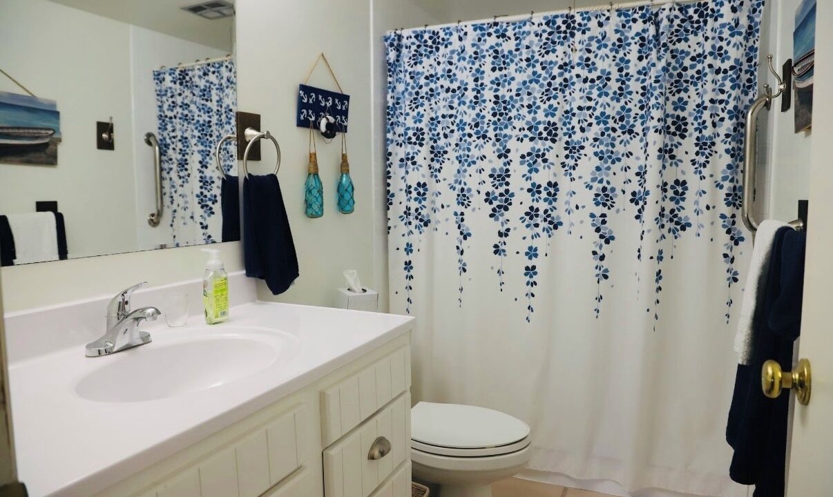 Photo of Bathroom in Lely Golf Estates