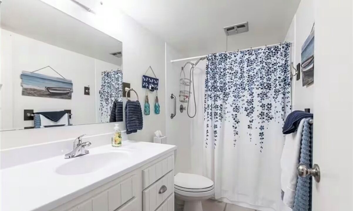 Photo of Bathroom in Lely Golf Estates