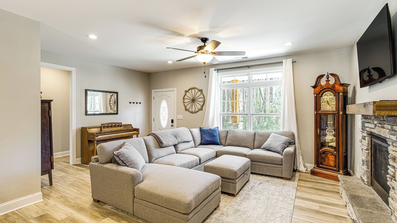 Photo of Livingroom in Chapin