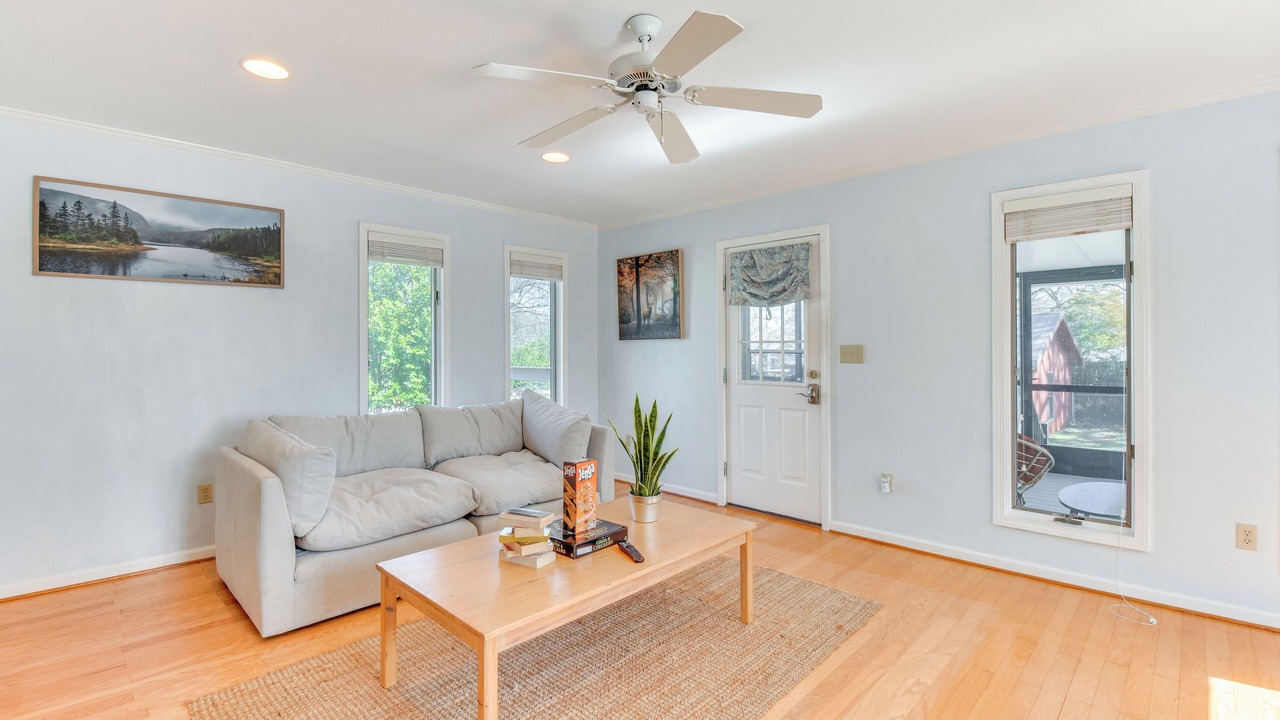Photo of Livingroom in Hartwell