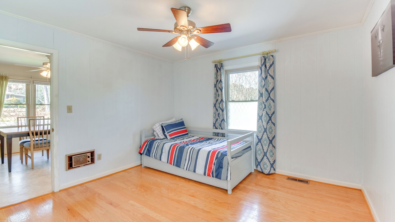 Photo of Bedroom in Hartwell