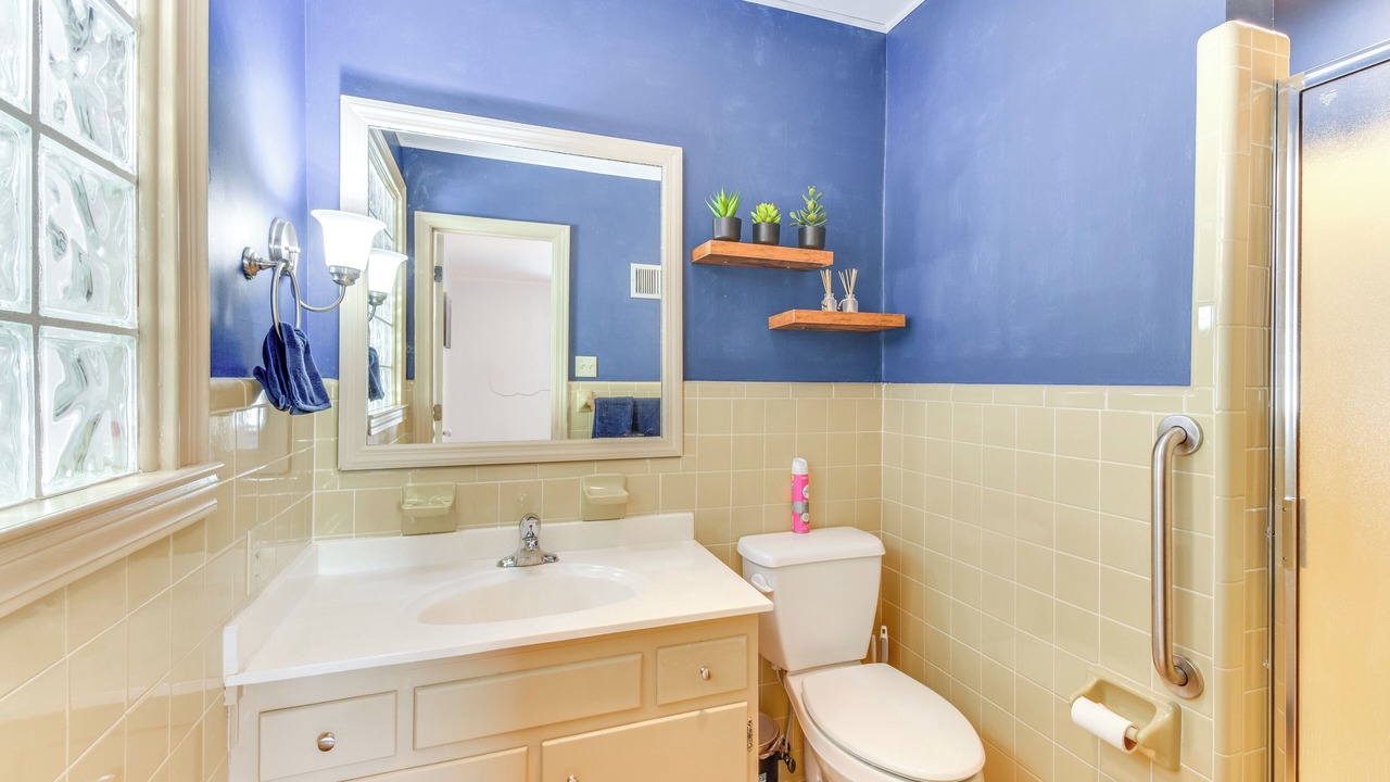 Photo of Bathroom in Hartwell