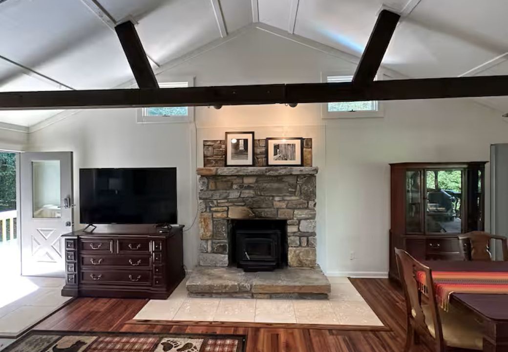 Photo of Livingroom in Cullowhee