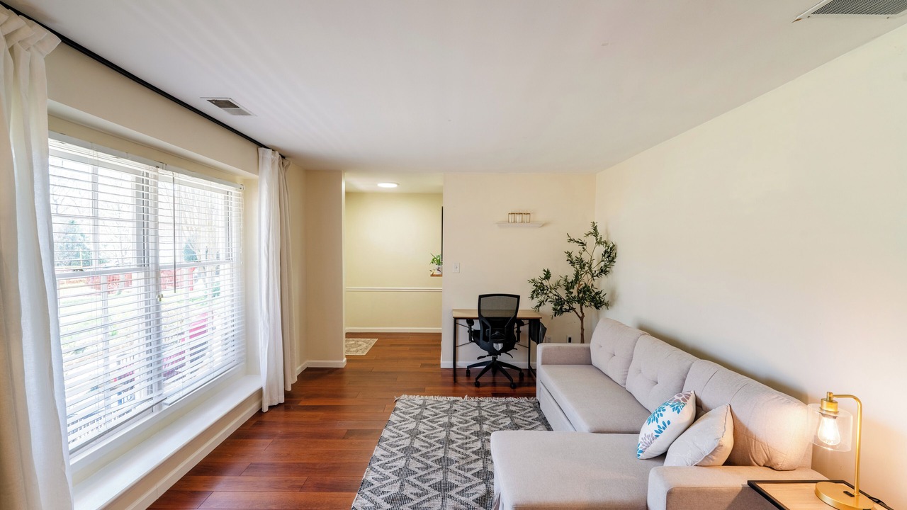 Photo of Livingroom in East Forest