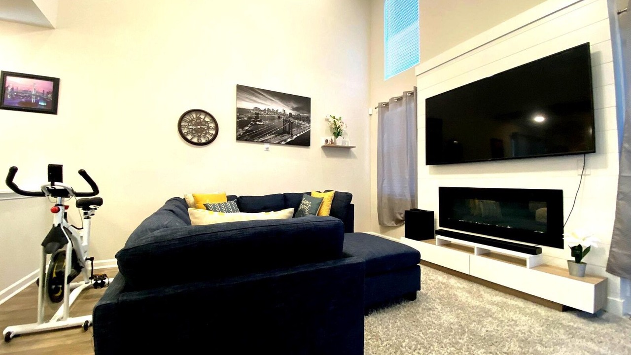 Photo of Livingroom in Southeast Raleigh