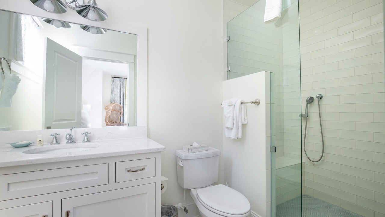 Photo of Bathroom in Vanderhorst Plantation