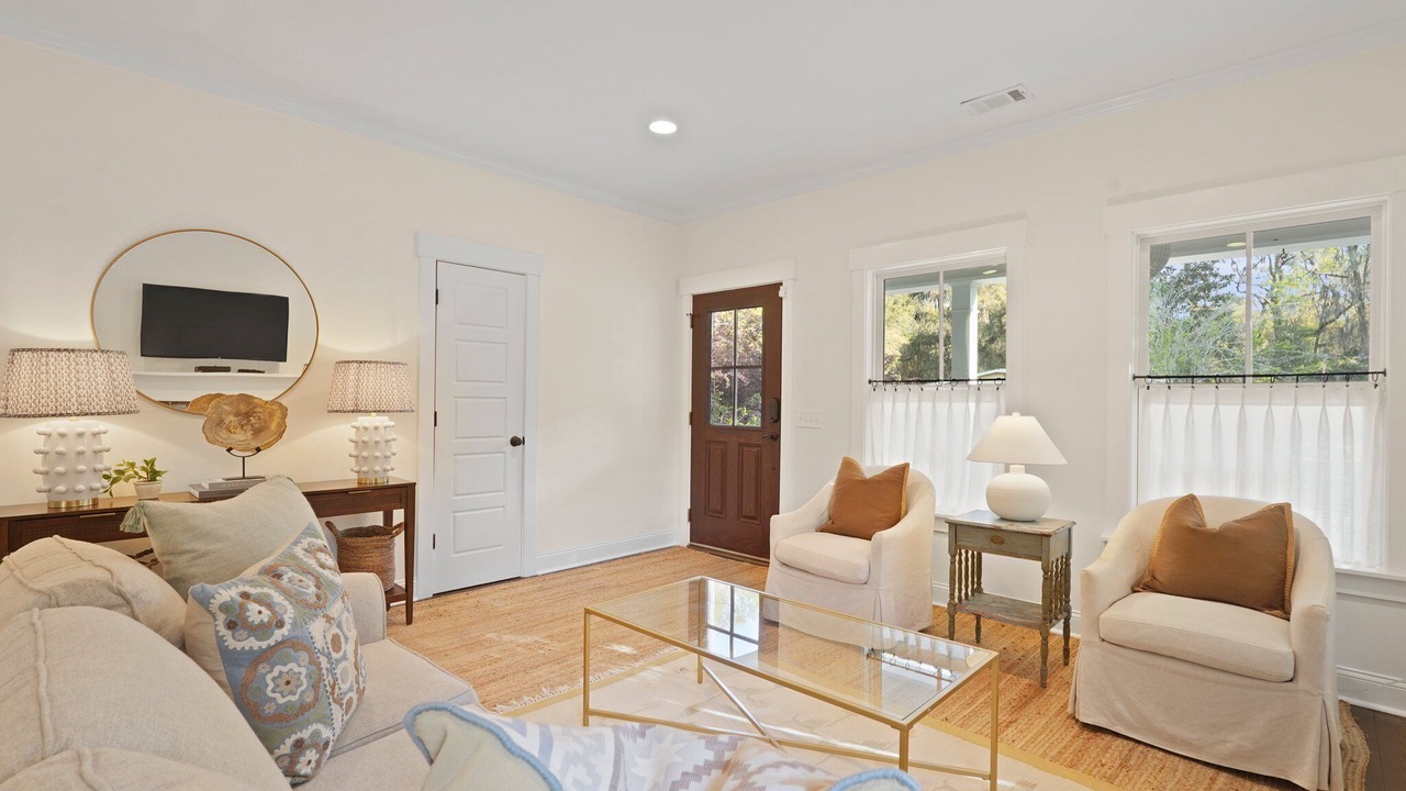 Photo of Livingroom in Isle of Hope Historic District