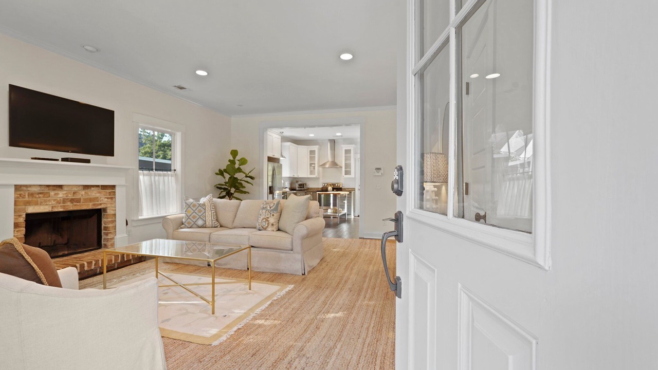 Photo of Livingroom in Isle of Hope Historic District