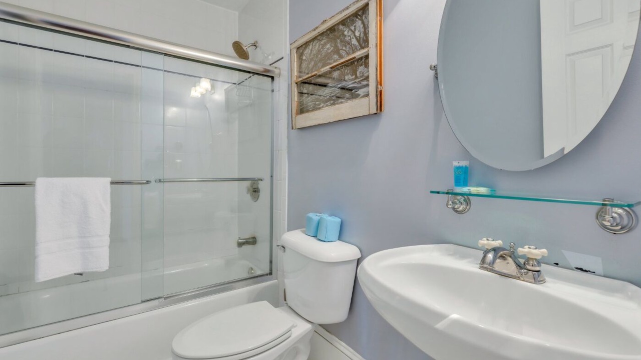 Photo of Bathroom in Yamacraw Village