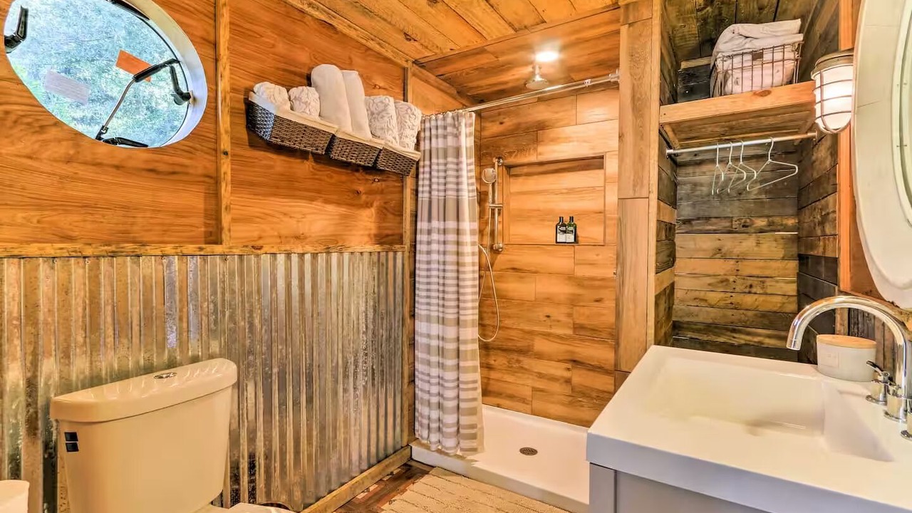 Photo of Bathroom in Midway