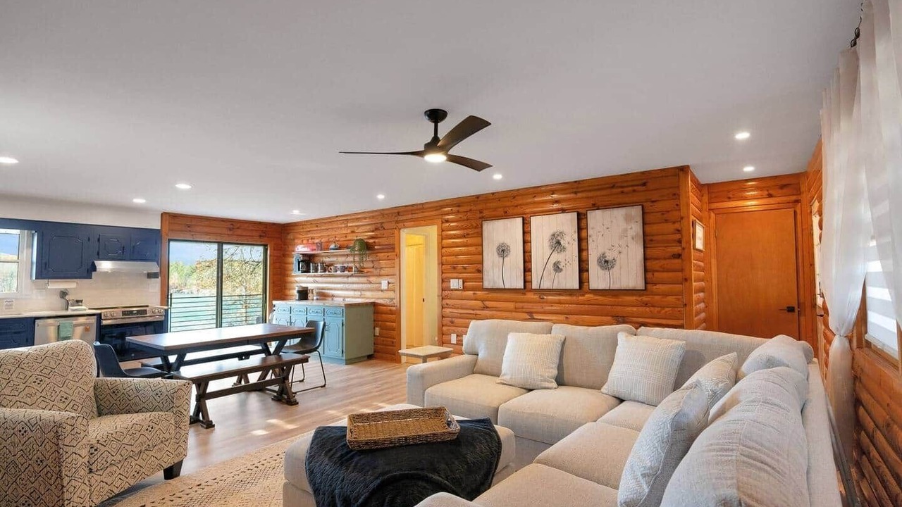 Photo of Livingroom in Seneca