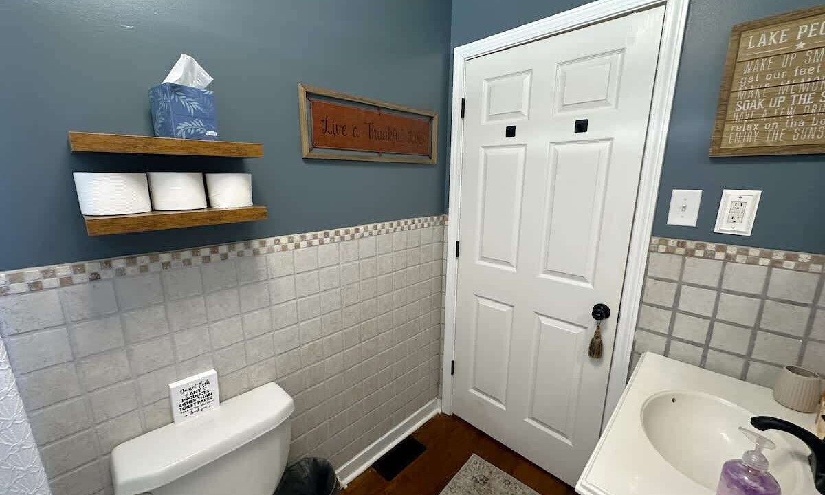Photo of Bathroom in Leesville