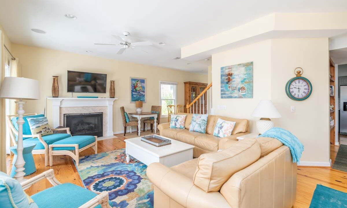 Photo of Livingroom in Oceanmarsh Subdivision