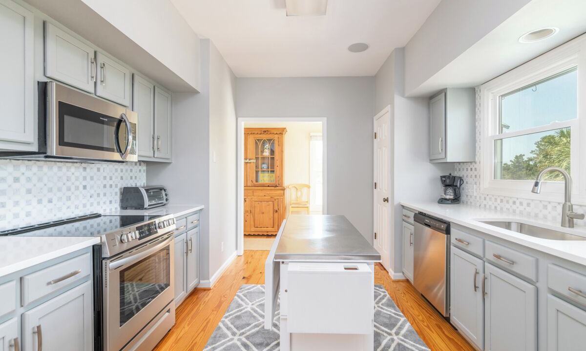 Photo of Kitchen in Oceanmarsh Subdivision