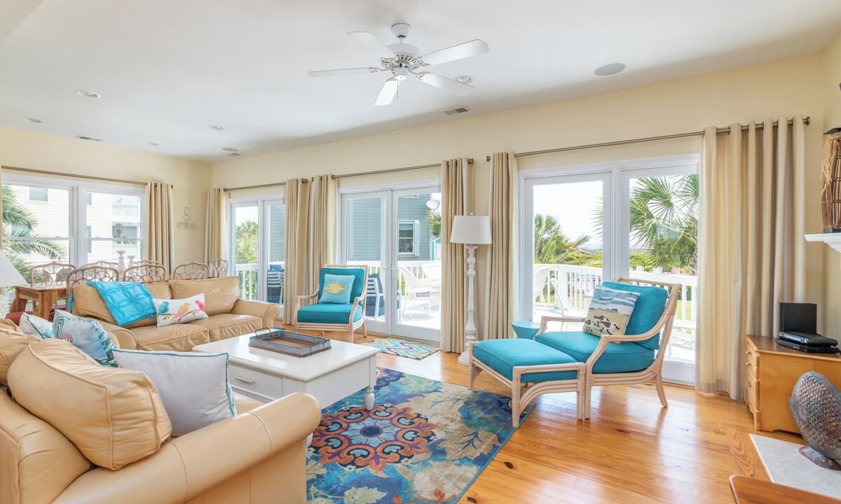 Photo of Livingroom in Oceanmarsh Subdivision