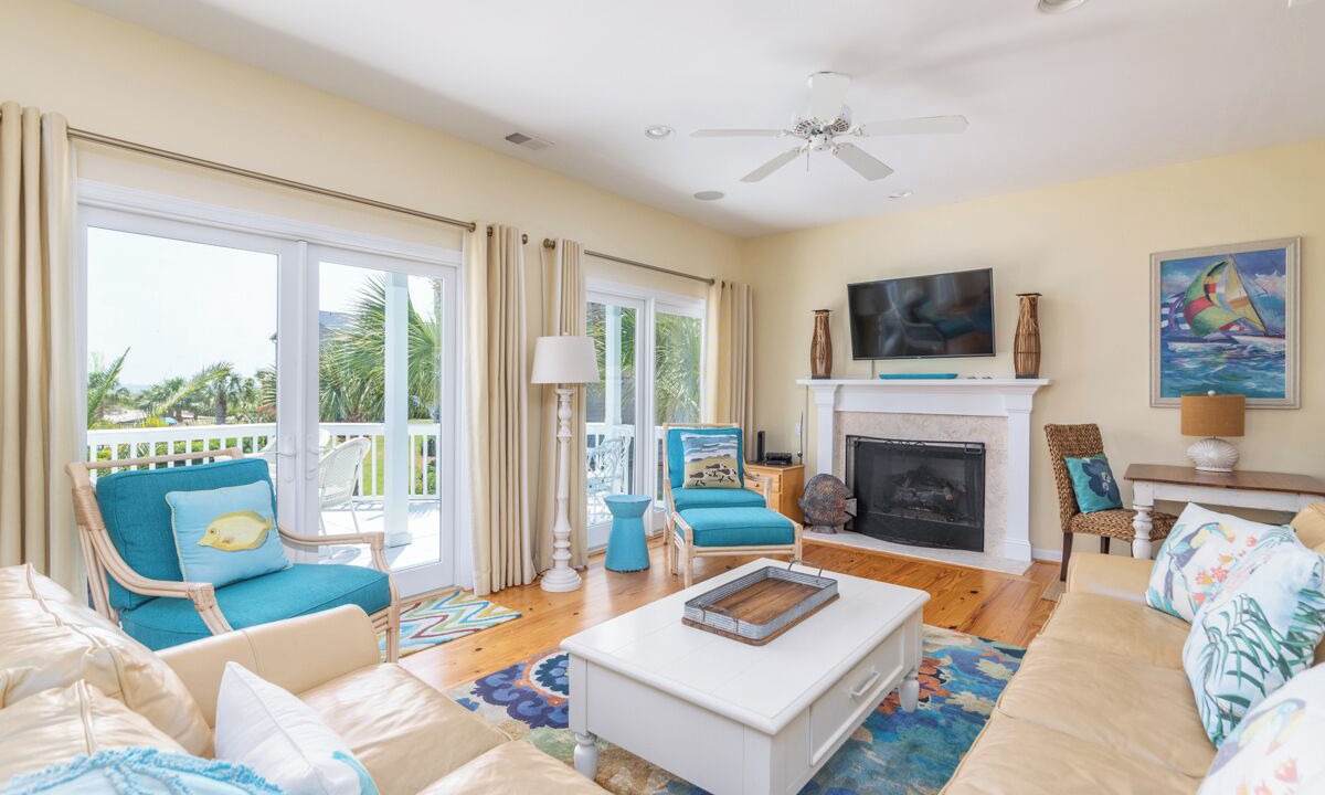 Photo of Livingroom in Oceanmarsh Subdivision
