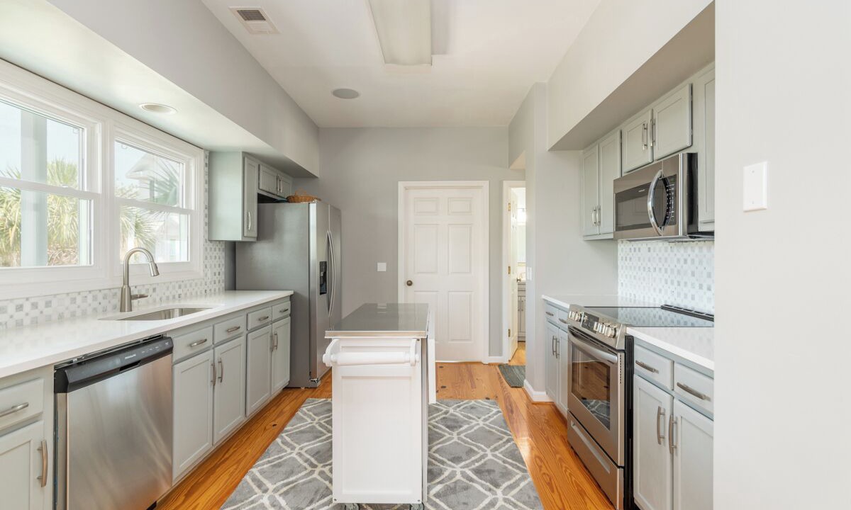 Photo of Kitchen in Oceanmarsh Subdivision