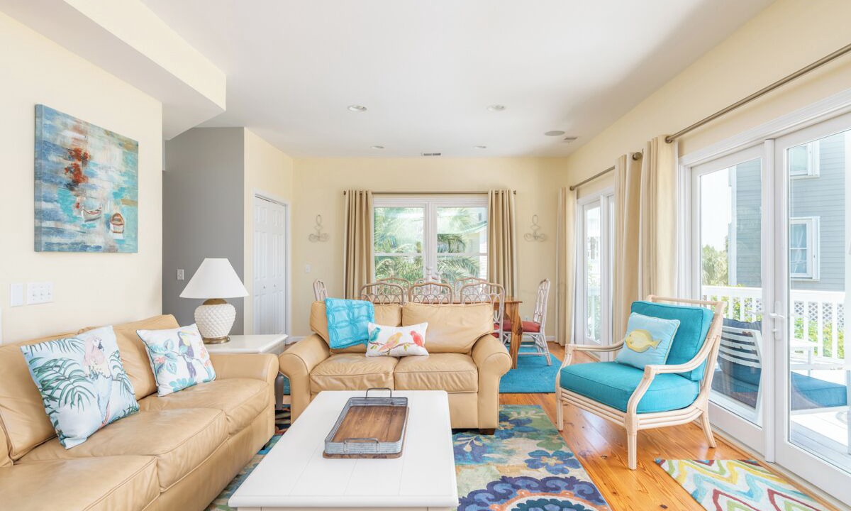 Photo of Livingroom in Oceanmarsh Subdivision