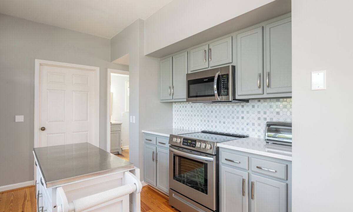 Photo of Kitchen in Oceanmarsh Subdivision