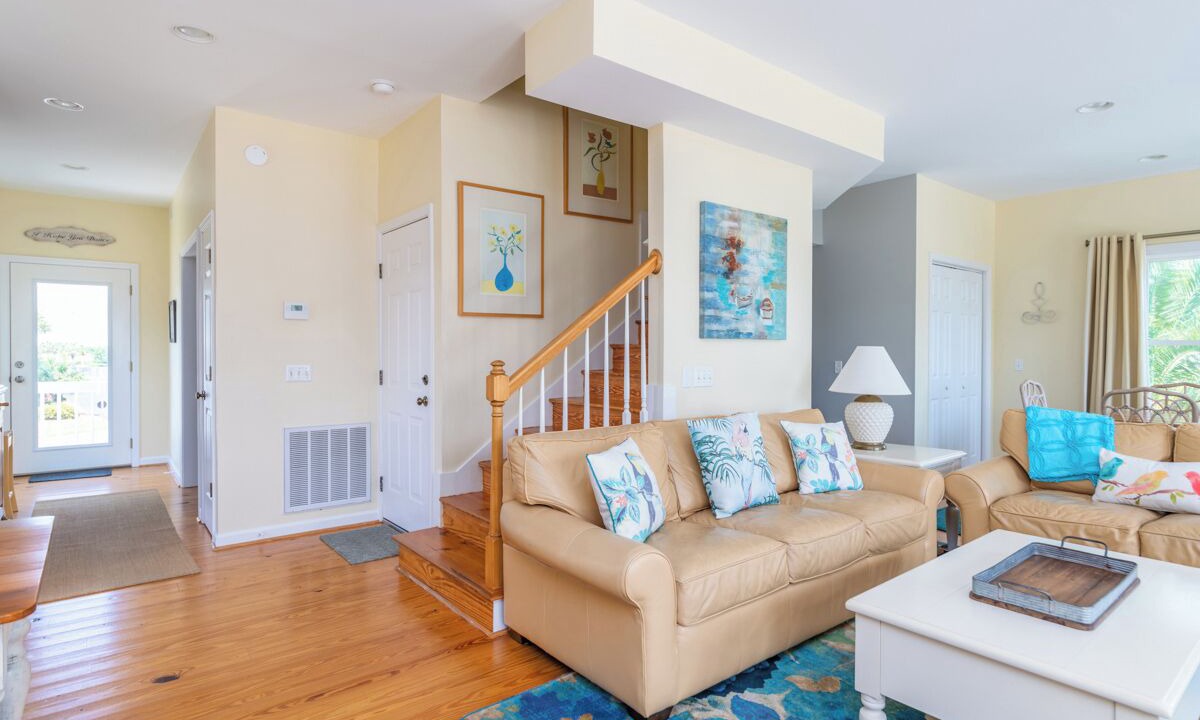 Photo of Livingroom in Oceanmarsh Subdivision
