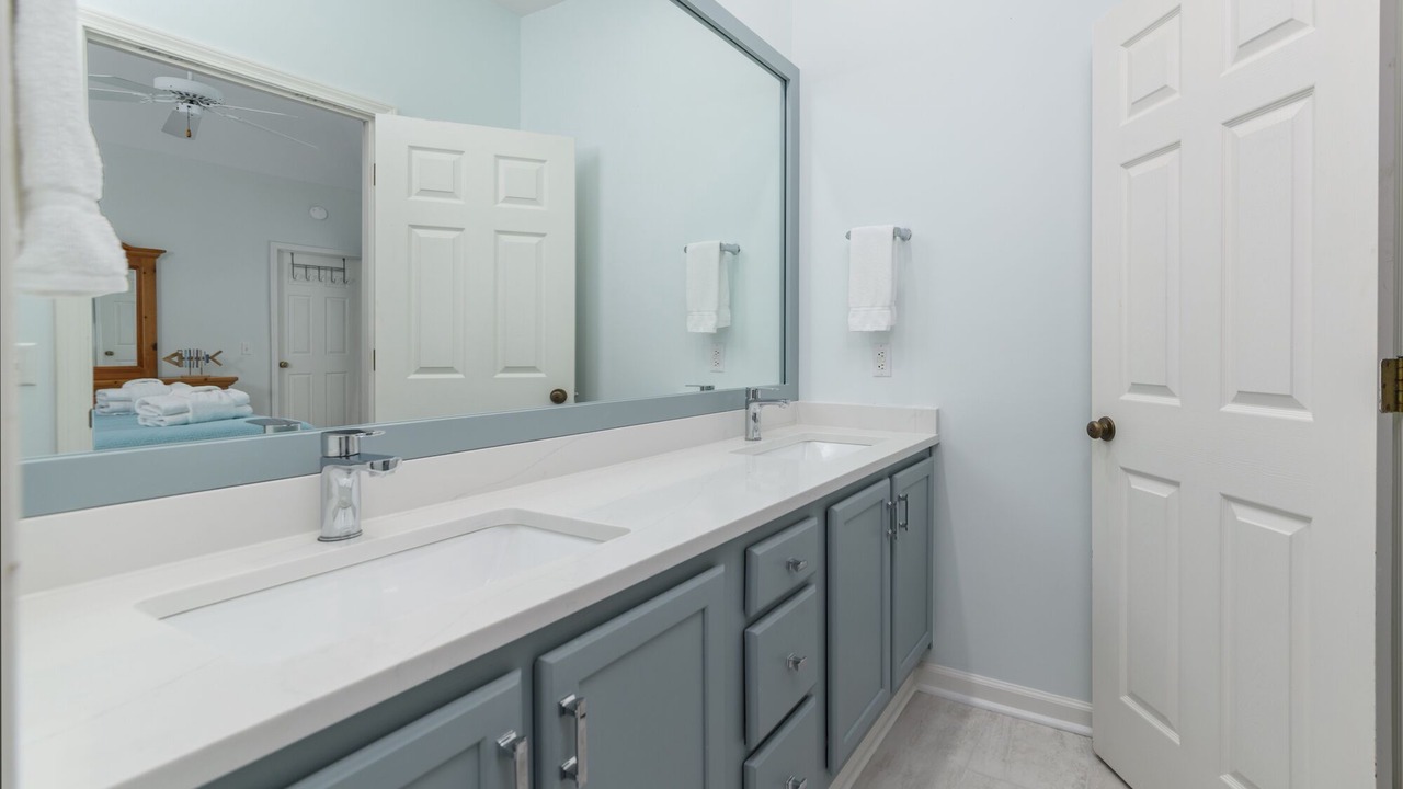 Photo of Bathroom in Oceanmarsh Subdivision