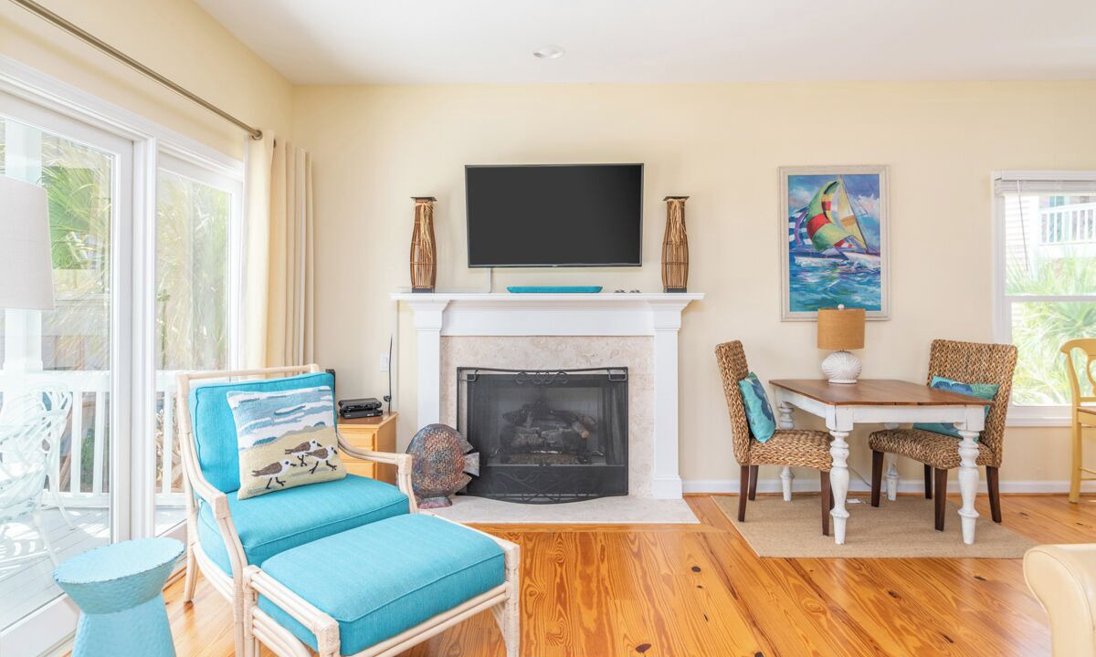 Photo of Livingroom in Oceanmarsh Subdivision