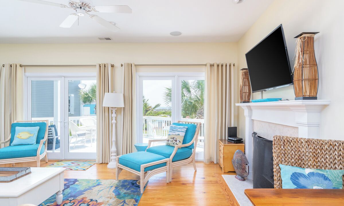 Photo of Livingroom in Oceanmarsh Subdivision