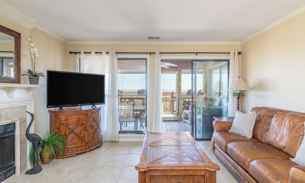 Photo of Livingroom in Oceanmarsh Subdivision