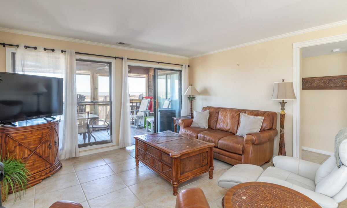 Photo of Livingroom in Oceanmarsh Subdivision