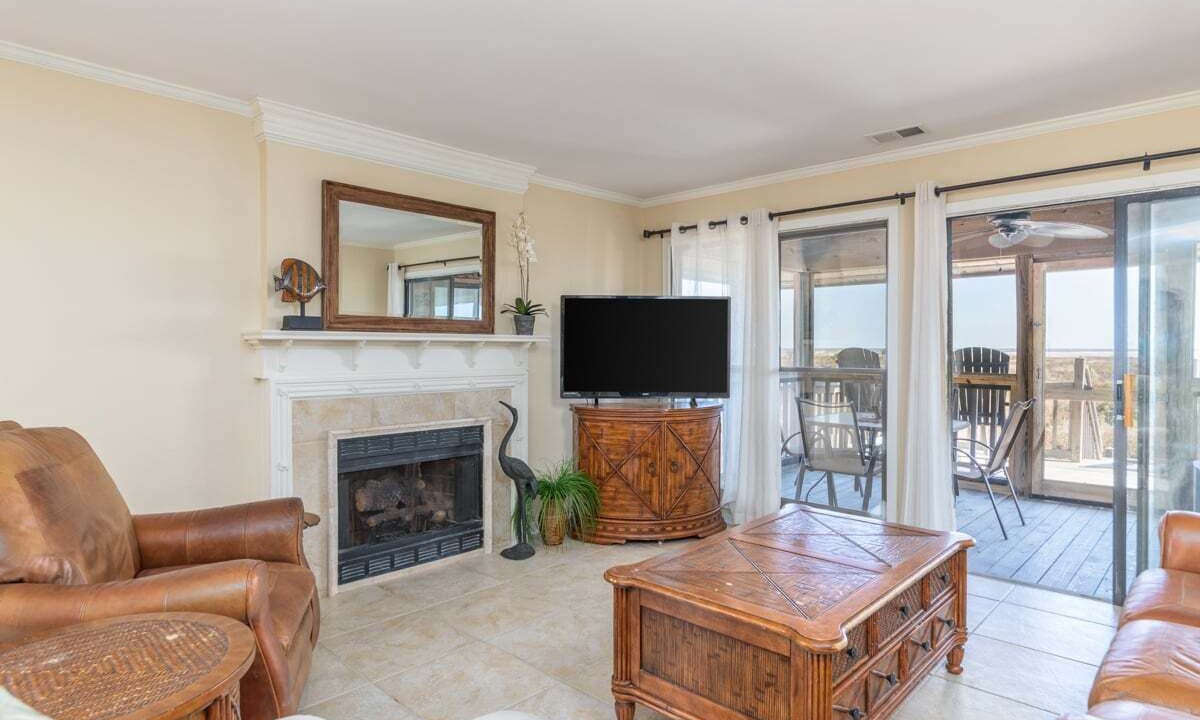 Photo of Livingroom in Oceanmarsh Subdivision