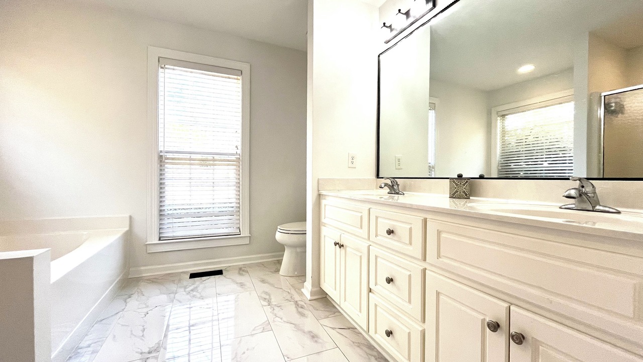 Photo of Bathroom in Plantation South