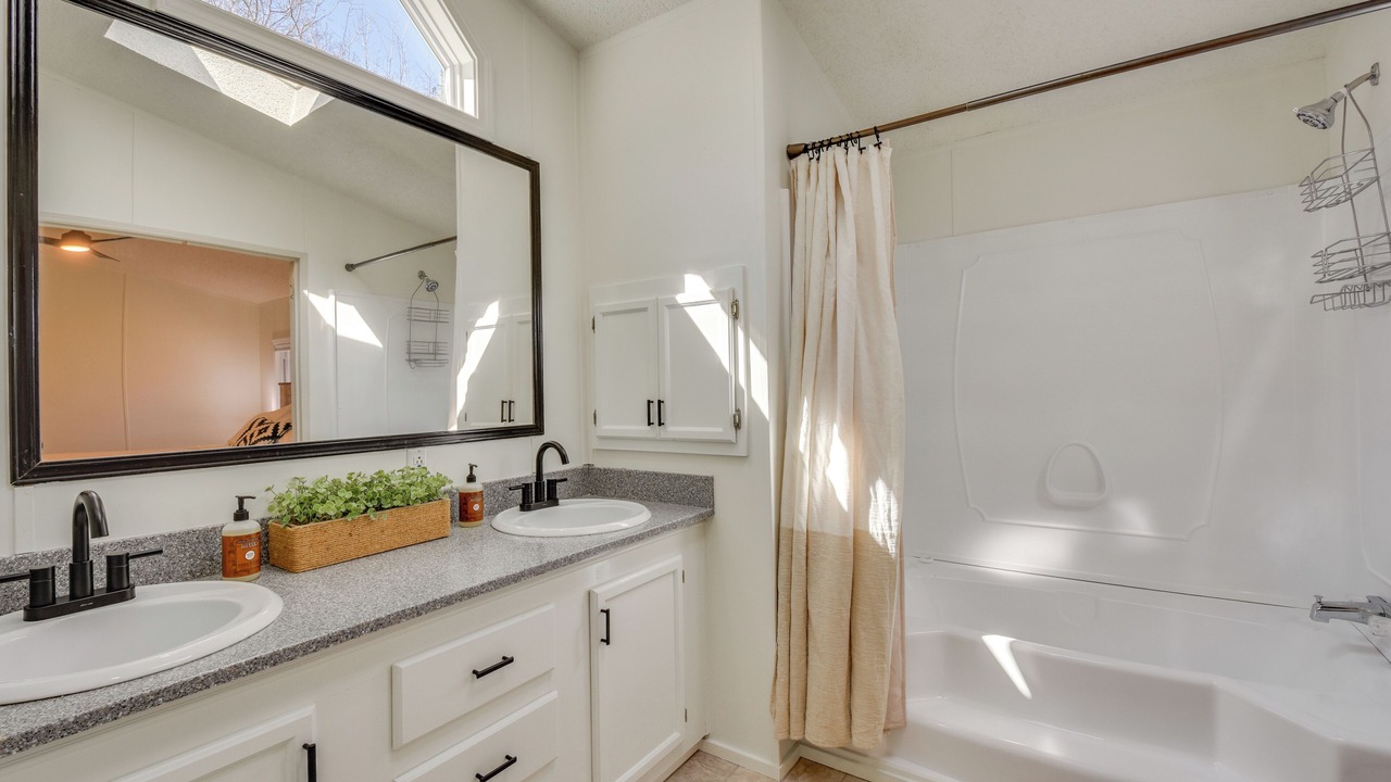 Photo of Bathroom in Seneca