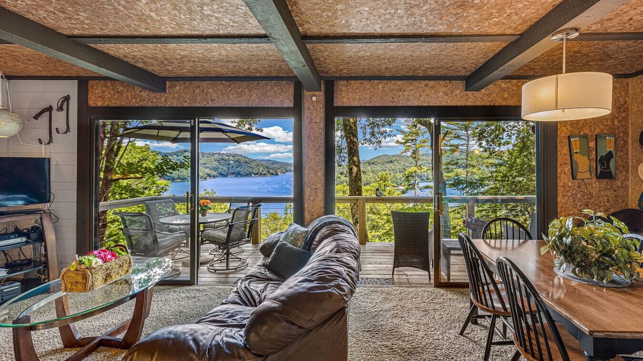 Photo of Livingroom in Cullowhee