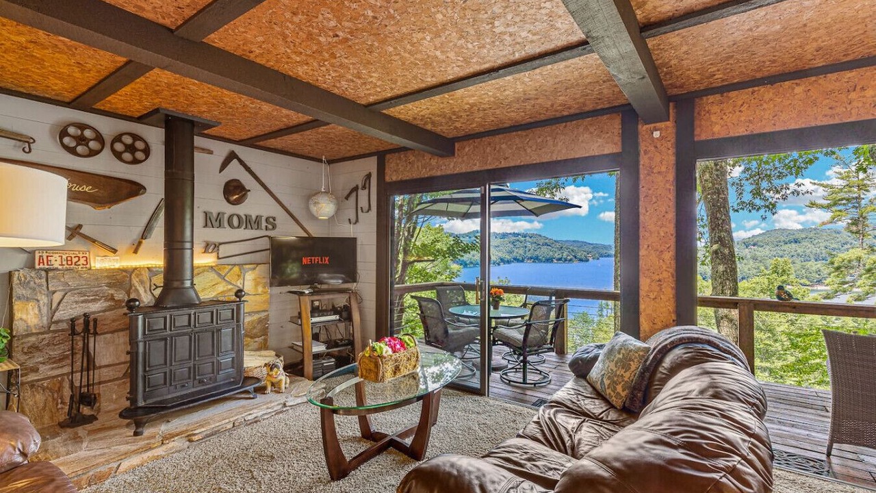 Photo of Livingroom in Cullowhee