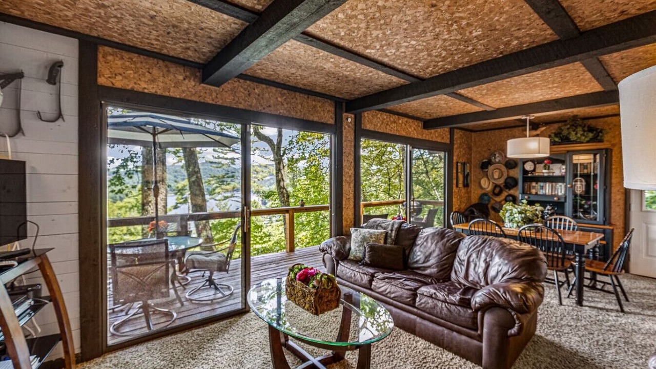 Photo of Livingroom in Cullowhee